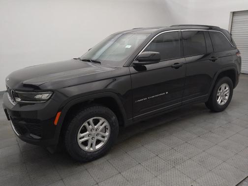 Diamond Black Crystal Pearlcoat 2024 Jeep Grand Cherokee Laredo