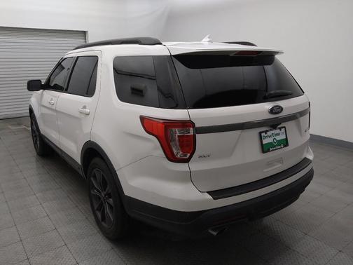 White 2018 Ford Explorer XLT