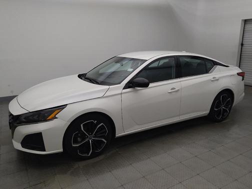 White 2025 Nissan Altima SR FWD