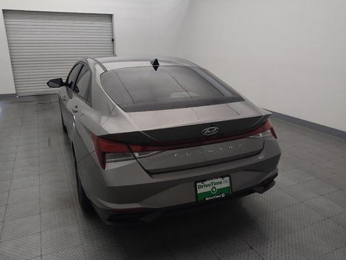 Fluid Metal 2022 Hyundai ELANTRA SEL