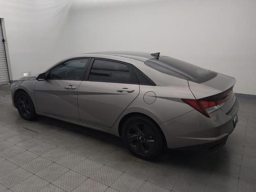 Fluid Metal 2022 Hyundai ELANTRA SEL