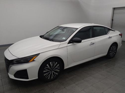 White 2025 Nissan Altima 2.5 SV
