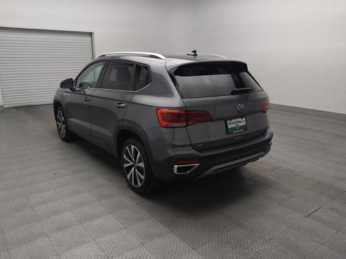 Gray 2022 Volkswagen Taos 1.5T SE