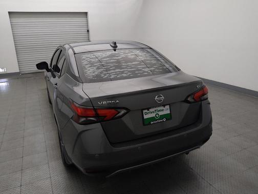 Gun Metallic 2020 Nissan Versa 1.6 SV