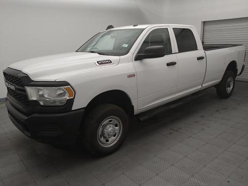 Bright White Clearcoat 2020 RAM 2500 Tradesman Crew Cab 4x4 8' Box