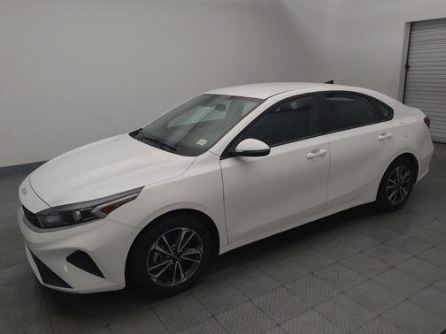 Snow White Pearl 2022 Kia Forte LXS