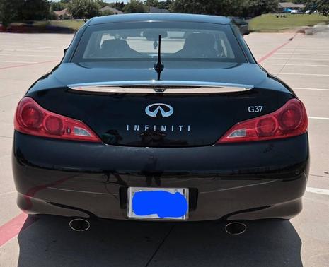 2011 INFINITI G37 Base