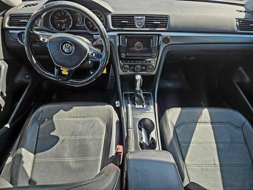 2017 Volkswagen Passat 1.8T R-Line w/Comfort