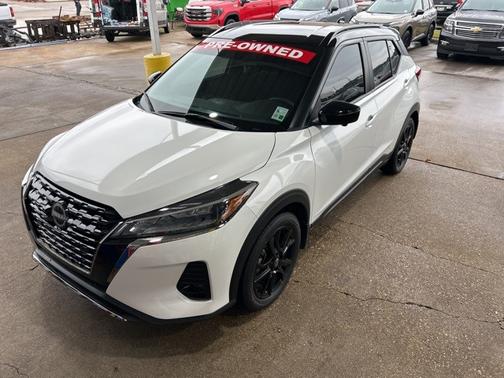 2023 Nissan Kicks SR
