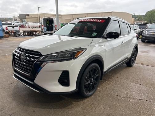 2023 Nissan Kicks SR