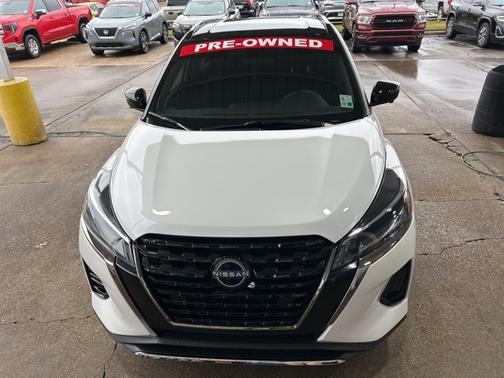 2023 Nissan Kicks SR