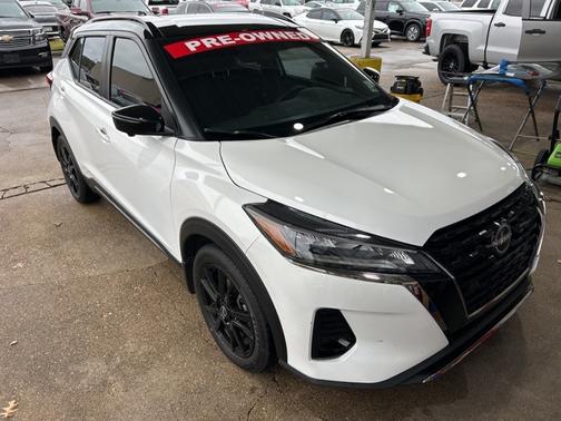2023 Nissan Kicks SR