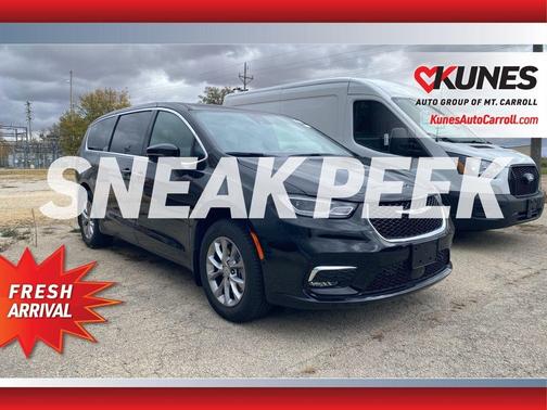 2026 Chrysler Pacifica Select