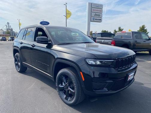 2025 Jeep Grand Cherokee Laredo