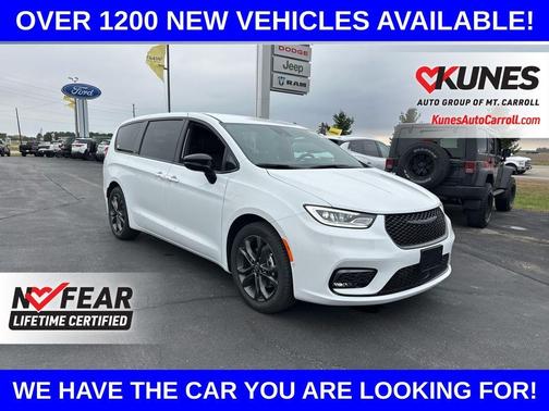 Bright White Clearcoat 2026 Chrysler Pacifica Select