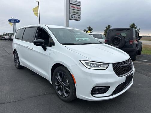 Bright White Clearcoat 2026 Chrysler Pacifica Select