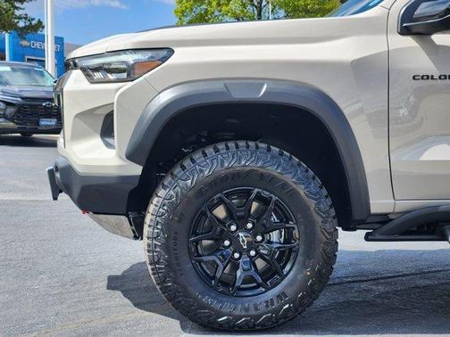 White Sand 2026 Chevrolet Colorado ZR2