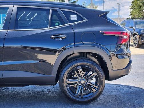 Mosaic Black Metallic 2026 Chevrolet Trax ACTIV
