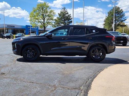 Mosaic Black Metallic 2026 Chevrolet Trax ACTIV
