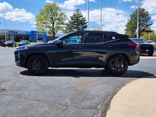 Mosaic Black Metallic 2026 Chevrolet Trax ACTIV