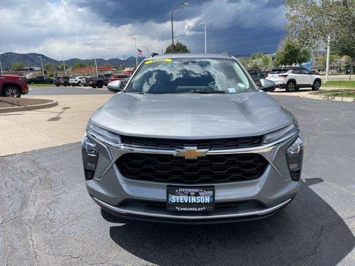 Sterling Gray Metallic 2026 Chevrolet Trax LT