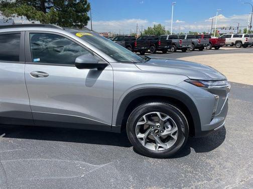 Sterling Gray Metallic 2026 Chevrolet Trax LT
