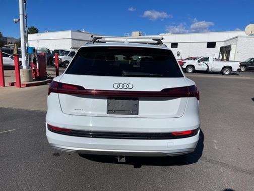 2019 Audi e-tron Prestige
