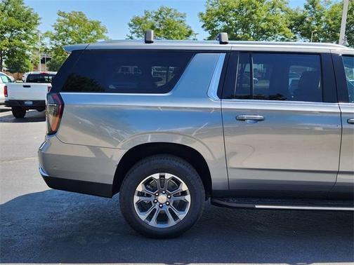 2025 Chevrolet Suburban LT
