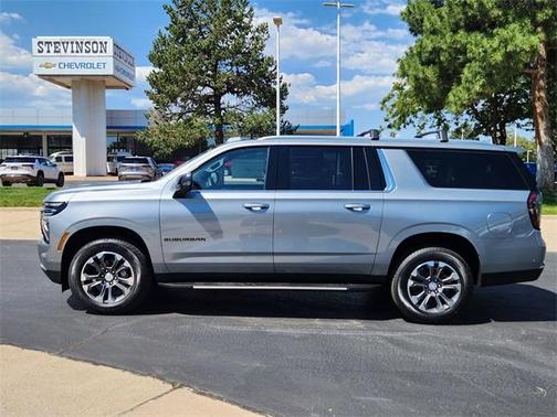 2025 Chevrolet Suburban LT