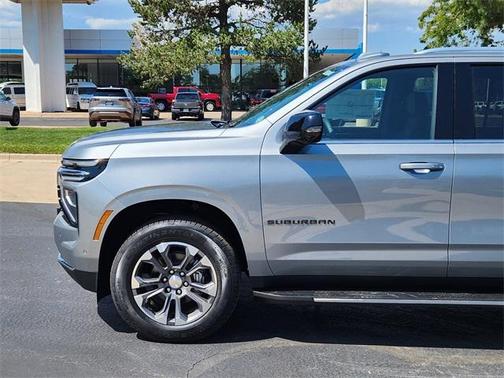 2025 Chevrolet Suburban LT