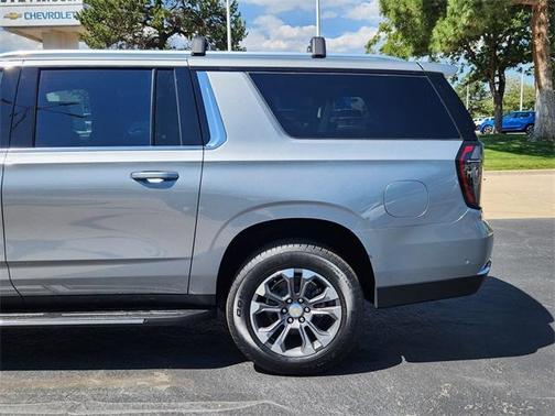2025 Chevrolet Suburban LT