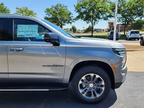 2025 Chevrolet Suburban LT