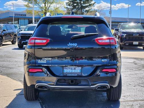 Brilliant Black Crystal Pearlcoat 2016 Jeep Cherokee Overland