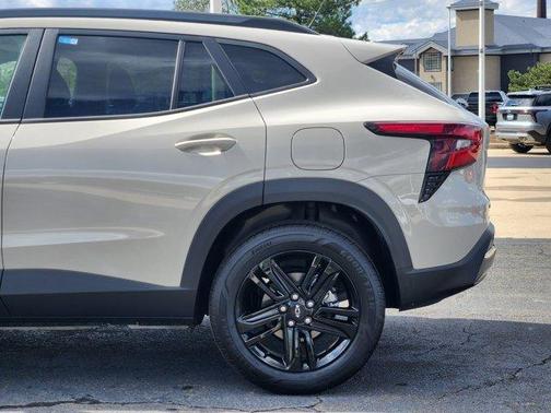 White Sand 2026 Chevrolet Trax ACTIV