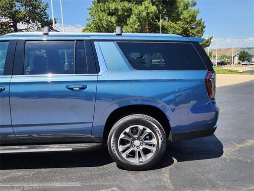2025 Chevrolet Suburban LT
