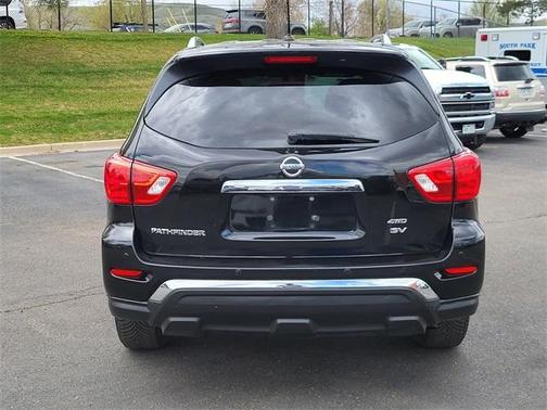 2018 Nissan Pathfinder SV