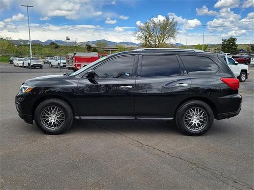 2018 Nissan Pathfinder SV
