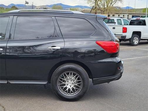 2018 Nissan Pathfinder SV