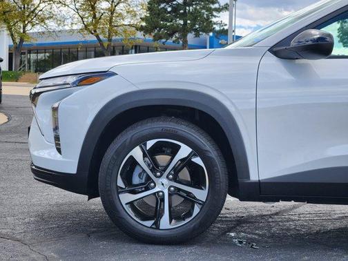 Summit White 2026 Chevrolet Trax 1RS