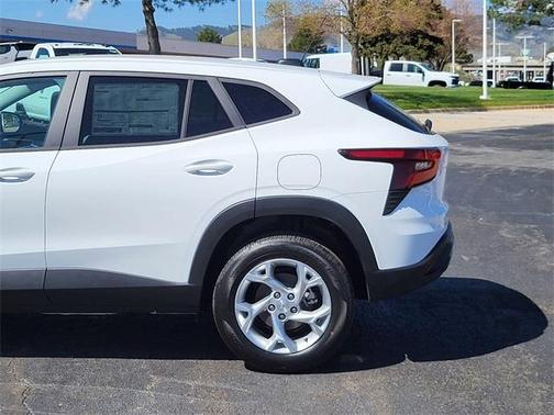 2025 Chevrolet Trax LS