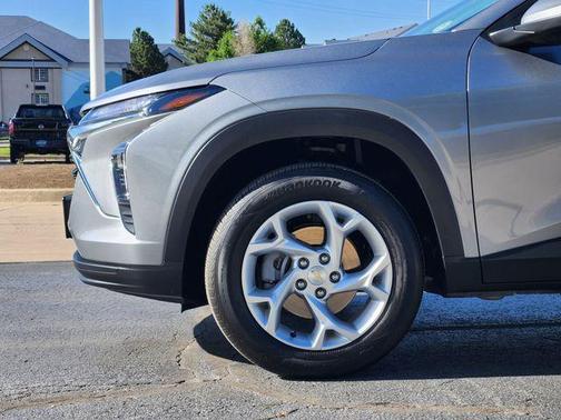 Sterling Gray Metallic 2026 Chevrolet Trax LS
