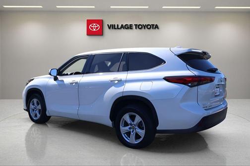 Blizzard Pearl 2020 Toyota Highlander LE