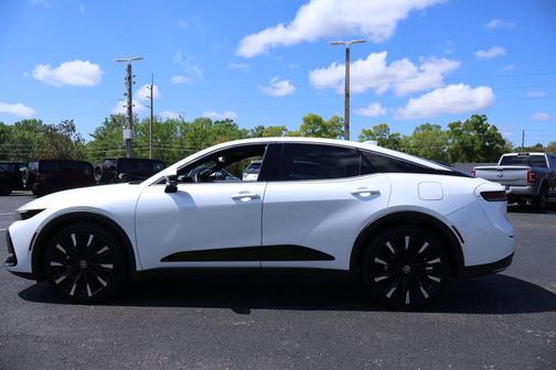 Black/Oxygen White 2024 Toyota Crown Platinum