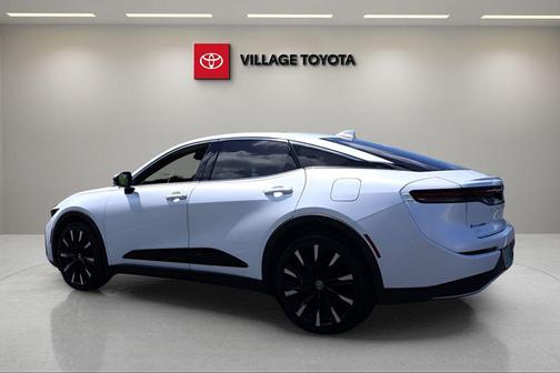 Black/Oxygen White 2024 Toyota Crown Platinum