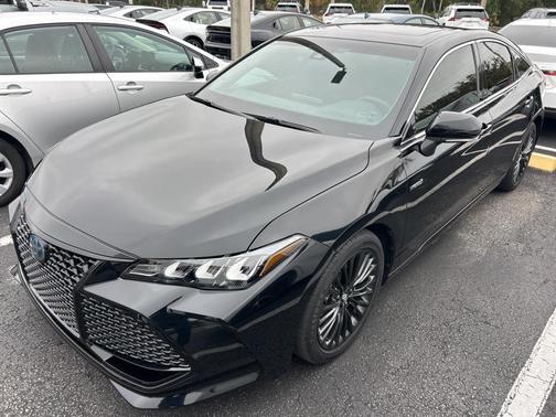 2019 Toyota Avalon Hybrid XSE