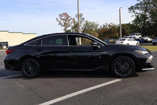 2019 Toyota Avalon Hybrid XSE