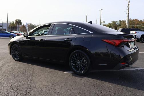 2019 Toyota Avalon Hybrid XSE