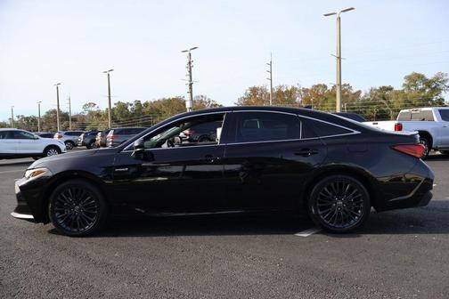 2019 Toyota Avalon Hybrid XSE