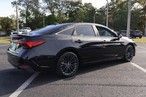 2019 Toyota Avalon Hybrid XSE