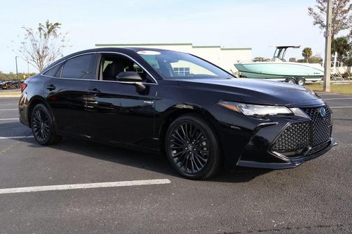 2019 Toyota Avalon Hybrid XSE
